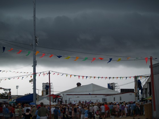 The rain rolls into Jazz Fest 2009